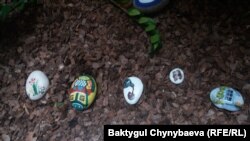 Таштарга да сүрөт түшүрүшөт