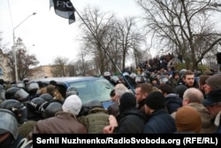 Авто з розбитим склом