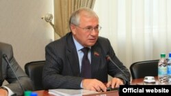 Разил Вәлиев