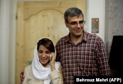 بازداشت‌ها تنها محدود به وکلا نبود و رضا خندان، همسر نسرین ستوده، حقوقدان زندانی، نیز بازداشت شده‌است.