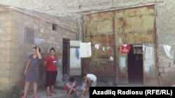 Anbara sığınmış köçkün ailəsi