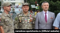 Armen Martoyan (ortada). «Qırım yığını» saytından alınğan fotoresim