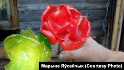 Кветкі з плястыка Дзямко Тацяны