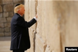 ۵۱ درصد از یهودیان مورد سوال، سیاست آقای ترامپ در خصوص اسرائیل را تایید کرده و ۴۹ درصد گفته‌اند که با رویکرد او در مورد اسرائیل مخالف هستند.