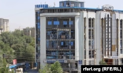 Жанкечтинин чабуулунан зыян тарткан имарат. Кабул. 22-август 2015