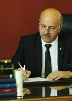 در دفتر وکالتش در تهران