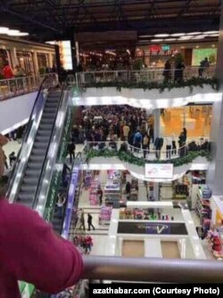 "Ýimpaşyň" ikinji gatdaky tekstil bölümindäki nobatlar