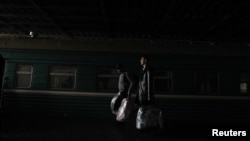 Ресейдегі тәжік мигрант жұмысшылары. Мәскеу, 5 қазан 2011 жыл. (Көрнекі сурет).