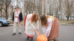 5 грудня 2019 року до посольства Росії у Мінську викотили гарбуза