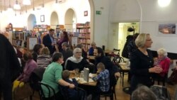 Учасники презентації у книгарні «Академія» у Празі