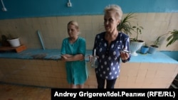 Татьяна Медведева (слева) и Александра Манохина на общей кухне