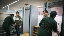 همانطور که در تصویر می‌بینید در ایران اسلامی امنیت کامل برقرار است و همه مسافرین در فرودگاه به شکل کامل توسط برادران سپاه دستمالی می‌شوند.