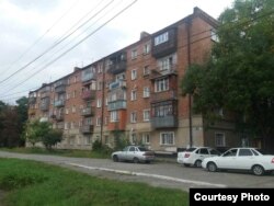 Внешне такие дома выглядят более-менее нормально, но внутри – все плачевно