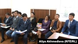 Сотрудники Аксуской районной больницы Алматинской области в суде. 19 октября 2015 года.