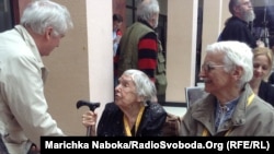 Голова Московської Гельсінської групи Людмила Алексеєва, яка зустрілася на конгресі з колишніми політв’язнями Василем Овсієнком та Євгеном Сверстюком