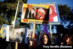 Акція протесту проти чинного президента Ірану Рухані біля іранського посольства. Рим, 2 січня 2018 року