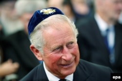 شاهزاده چارلز، پادشاه کنونی بریتانیا، در سفر به اسرائیل در مراسم خاکسپاری شیمون پرس