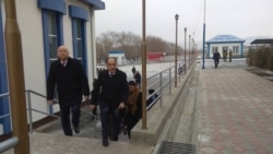 Кыргызстандын вице-премьер-министри Жеңиш Разаков менен Тажикстандын вице-премьер-министри Азим Иброхим. 14-январь, 2020-жыл.