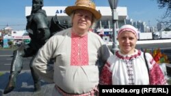 Кіраўніца ансамблю «Крывічы» Воля Галанава і Алег Рудакоў