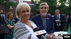 Ганя Черняк та Ігор Самокіш на благодійному аукціоні в рамках презентації платформи United 24. Вашингтон, США, 3 червня 2022 року