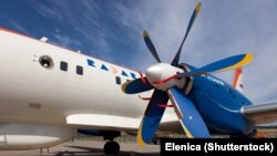 ایلیوشین ۱۱۴ یک هواپیمای دو موتوره توربوپراپ با ظرفیت ۶۵ مسافر است که برای مسیرهای زیر ۷۰۰ کیلومتر طراحی شده است.