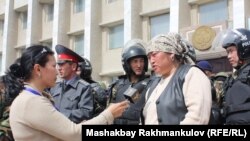 Протесты в Кыргызстане, 6 апреля 2010 года. Архивное фото 