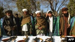 عده ای از جنگجویان طالبان که به دولت افغانستان پیوستند