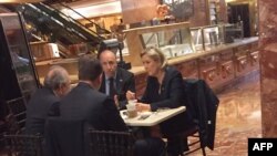 Марин Ле Пен с соратниками за кофе в штаб-квартире Дональда Трампа в Нью-Йорке 