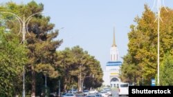 Ашғабат қаласындағы темір жол станциясына апарар жол.