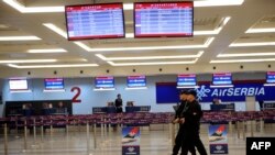 تدابیر امنیتی همچنان در بلژیک شدید است و صبح امروز، جان کری، وزیر خارجه آمریکا برای همدردی با بلژیک وارد بروکسل شد