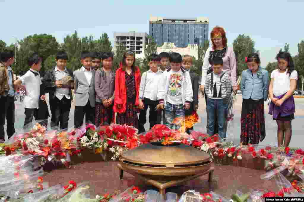 Из уроженцев Кыргызстана и Казахстана была сформирована 316 стрелковая дивизия, преобразованная впоследствии в известную 8-ю Гвардейскую им. Панфилова стрелковую дивизию