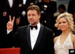 Ръсел Кроу и Даниел Спенсър на премиерата на филма "Робин Худ", 2010 г.