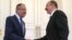 Министр иностранных дел России Сергей Лавров (слева) и президент Азербайджана Ильхам Алиев (архив)