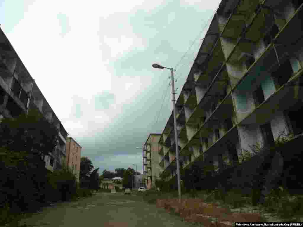 Місто Шуши так само повільно відбудовується, у зв&rsquo;язку з тяжким економічним становищем країни. Основні кошти, що отримує Карабах надходять від потужної вірменської діаспори у світі.