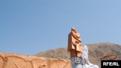 Памятник погибшим в событиях 1916 года.