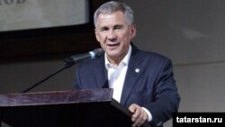 Рөстәм Миңнеханов "Мәскәү-Tатарстан күпере" яшьләр форумында чыгыш ясый, 25 ноябрь 2017