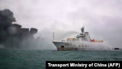 یکی از دو قایق نجات نفتکش، «سوخته و دیگری نیست.»