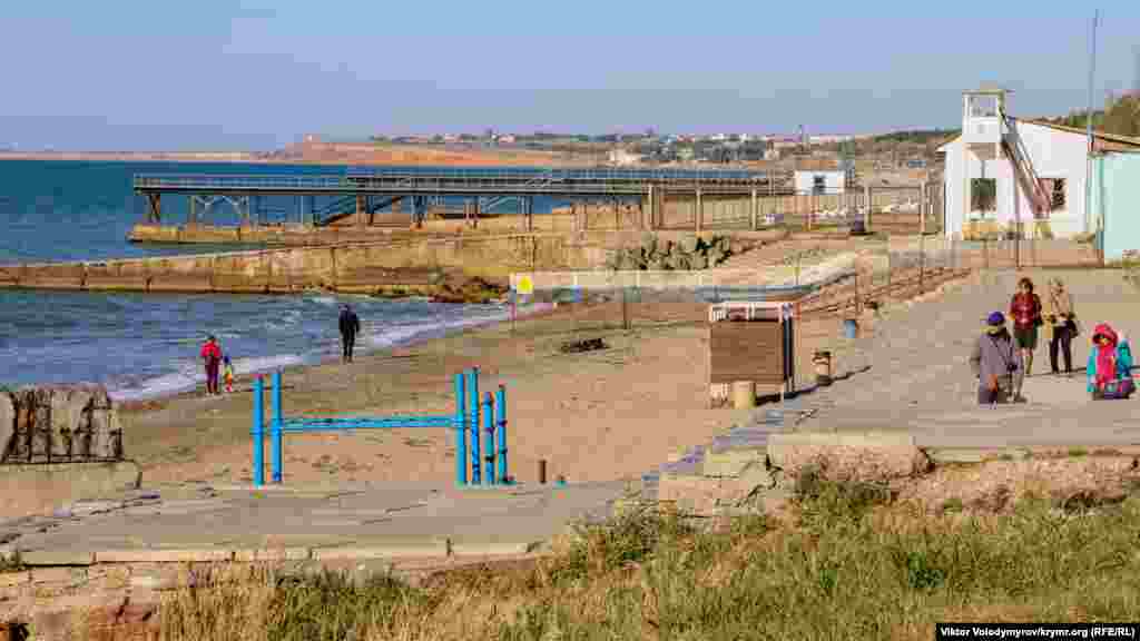 Alma Tamaq plâjınıñ manzarası