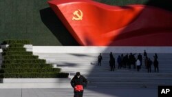 «Дехто в НАТО, граючи на міжнародній і регіональній напруженості і зводячи наклепи на нормальне нарощування військової потужності Китаю, шукає лише виправдання, щоб дозволити НАТО різко збільшити свої військові витрати»