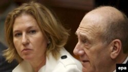 وزیر خارجه اسرائیل که قائم مقام نخست وزیر هم هست، گفت اسرائیل تصمیم دارد خانه سازی برای یهودیان را متوقف کند.