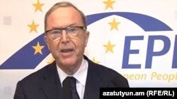Եվրոպական ժողովրդական կուսակցության նախագահ Վիլֆրիդ Մարթենսը տեսաուղերձ է հղում Հայաստանի հանրապետական կուսակցության համագումարին, մարտ, 2012թ.