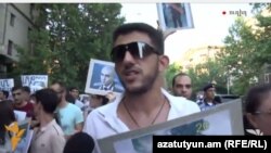 Մաքսիմ Սարգսյանը բողոքի երթի ժամանակ, Երևան, 14-ը հուլիսի, 2015թ.