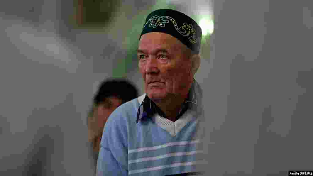 Кол Шәриф мәчетенә намазга килгән өлкән буын