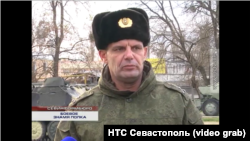 Дмитро Козаченко, командир 8-го артилерійського полку берегових військ Чорноморського флоту Росії. Крим, Сімферополь, листопад 2014 року. Скриншот з відео