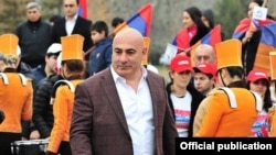 Armenia - The Prosperous Armenia Party's mayoral candidate Eduard Babayan attends an election campaign rally in Abovian, December 1, 2021.