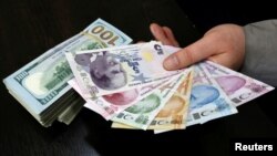 Թուրքական լիրայի և ԱՄՆ դոլարի թղթադրամներ, արխիվ