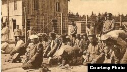 Беренче дөнья сугышы. Әсирлеккә төшкән Русия хәрбиләре, шул исәптән татар-башкортлар, намаз укый