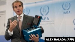 نمونه دوربین‌های آژانس در دست رافائل گروسی