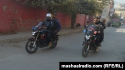 Полиция кызматкерлери.