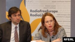 Սաբինա Ֆրեյզերը «Ազատություն» ռադիոկայանի գրասենյակում 16-ը ապրիլի, 2009